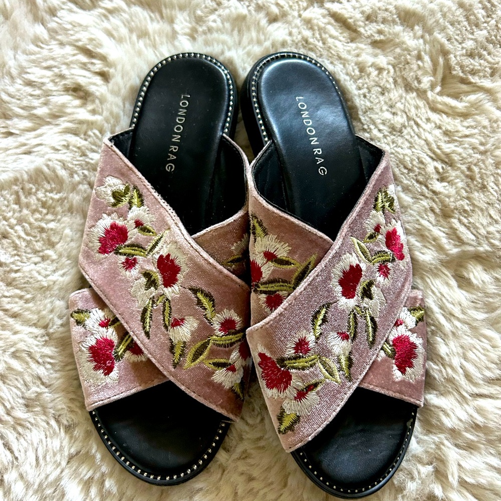 Gorgeous suede embroidered sandals